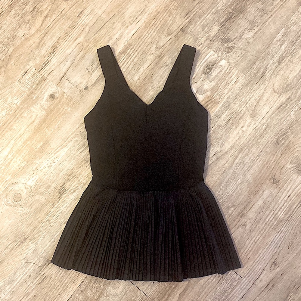 Lululemon pleated peplum tank! Size 2!